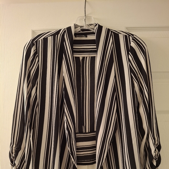 Black&white button-down blouse  - Eden & Olivia- size Small - Picture 5 of 5